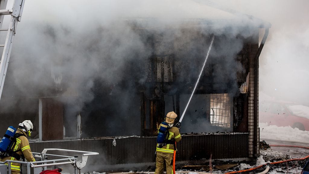 Pelastuslaitos arvioi aineellisten vahinkojen tulevan mittaviksi. Kuva: Mikko-Pekka Purho.