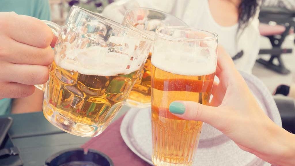 Veden juomisen hyödyistä puhutaan paljon, mutta tiesitkö, että myös oluen juomisella on terveysvaikutuksia?