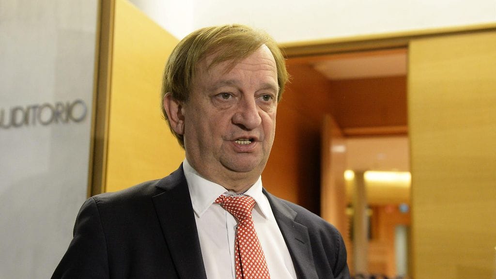 Urheilulehden mukaan Hjallis Harkimo on kertonut puheenjohtaja-aikeistaan lähipiirilleen .