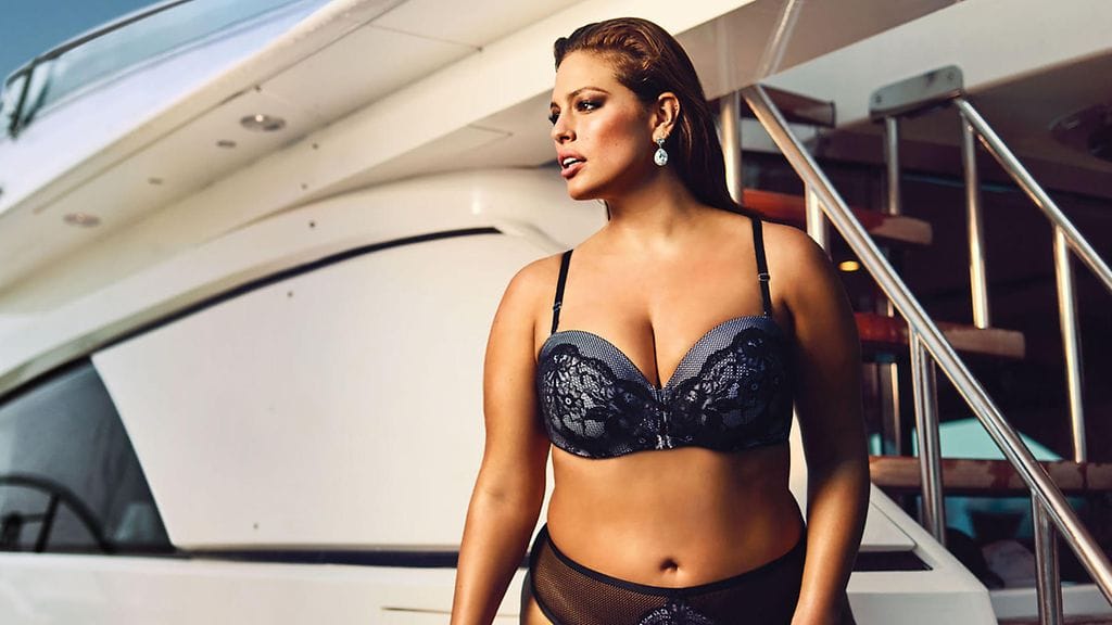 Ashley Grahamin tähdittämä alusvaatemainos hyllytettiin.