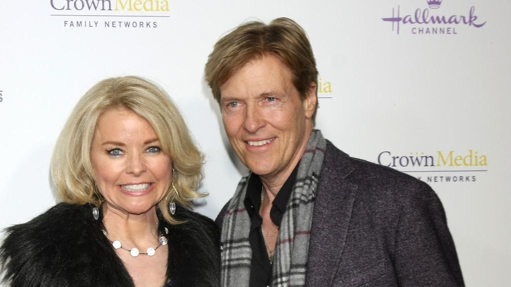 Samaa sarjaa tähdittävä ex-pariskunta hymyili yhdessä kuvaajille vuonna 2015.