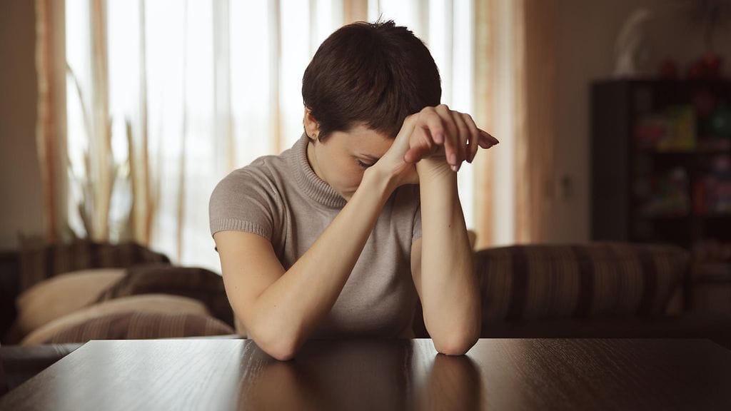 "Haistoin homeen kaupoissa ja kymmenien metrien päästä ulkona", lukija kirjoitti. Kuvan henkilö ei liity juttuun.