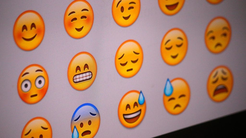 Emojit ovat pieniä kuvia, joilla on helppo ilmaista tunnetilaa.