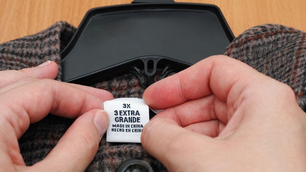 Pluskokoisia vaatteita mainostettiin hyvin kyseenalaisella tavalla nettikaupassa. Kuvituskuva.