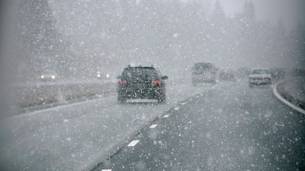 Sisämaassa tulee ensi yönä räntää ja lunta ja rannikoilla vettä tai räntää, kertoo meteorologi Pekka Pouta.