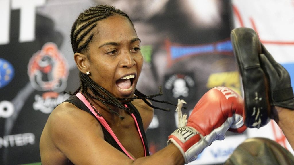 Dahiana Santana treenasi median edessä Helsingissä keskiviikkona.