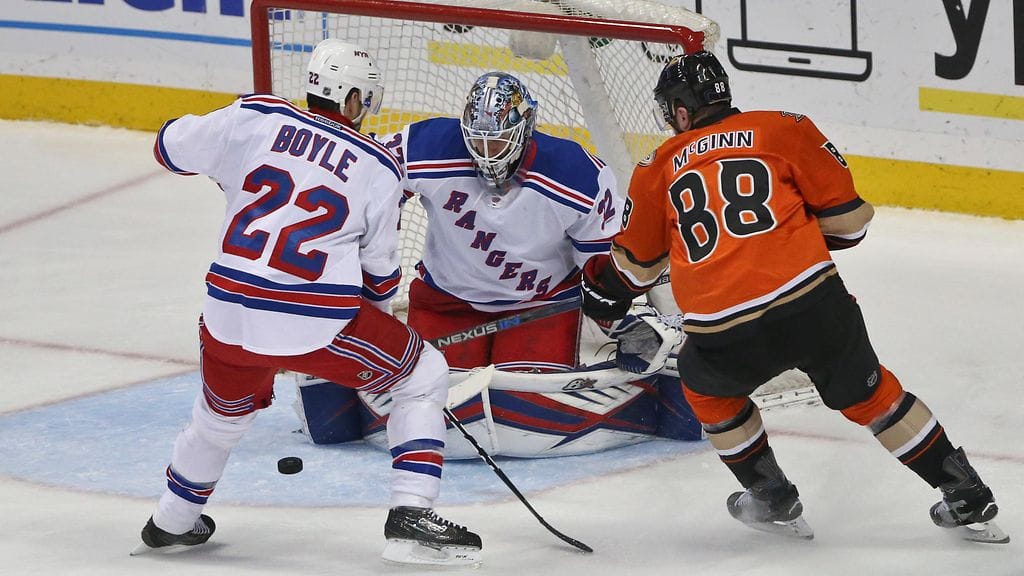 Antti Raanta torjui Rangersille arvokkaan vierasvoiton.