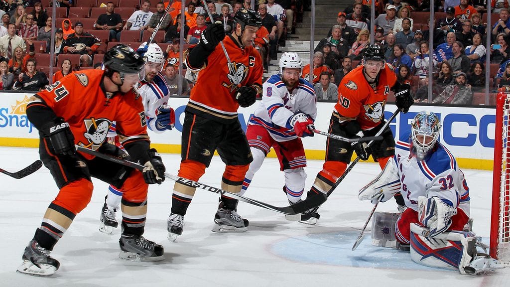 Antti Raanta päästi kiekon vain kerran taakseen Anaheim-ottelussa.