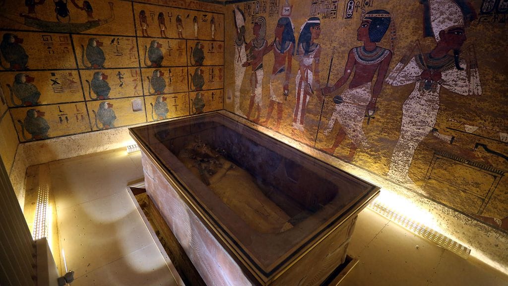 Tutkijat ovat yhä varmempia, että kuningatar Nefertiti löytyy faarao faarao Tutankhamonin haudan salaisesta kammiosta. Kuvassa Tutankhamonin hauta Luxorissa 28. marraskuuta 2015.