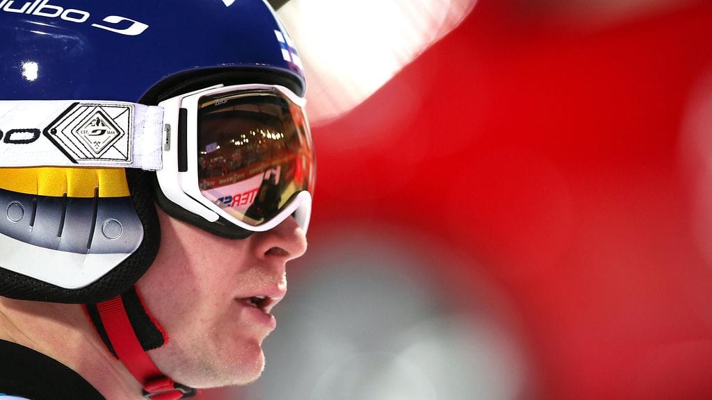 Suomalaisista paras Ville Larinto jäi kisan parhaasta hypystä 46,5 metriä.