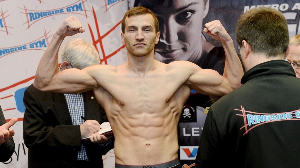 Edis Tatli on huippuiskussa.