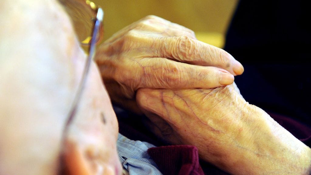 Suomessakin on paljon yksinäisiä vanhuksia.