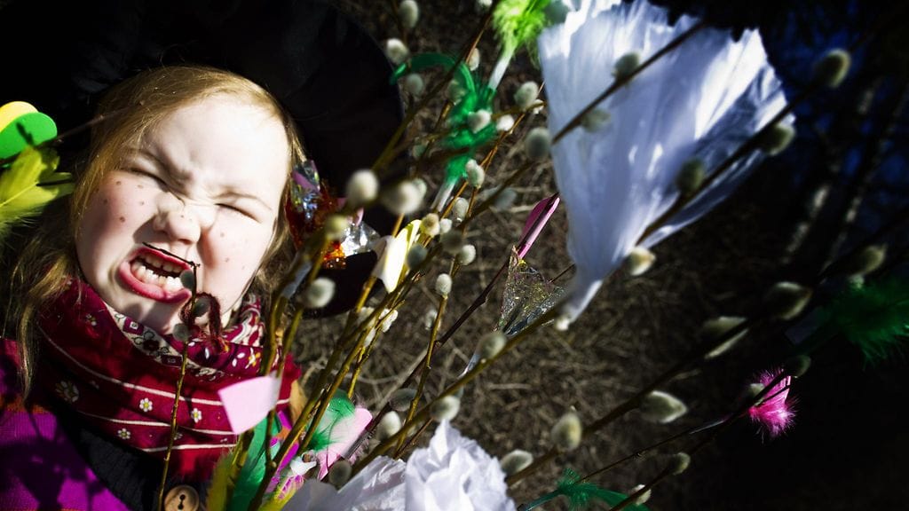 Virpojat pukeutuvat tavallisesti noidiksi, mutta alunperin pukeutumiseksi riittivät siistit pyhävaatteet.