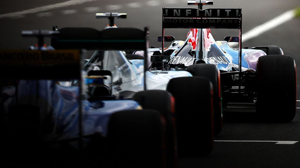 F1-autoja jonossa viime kaudella Japanissa