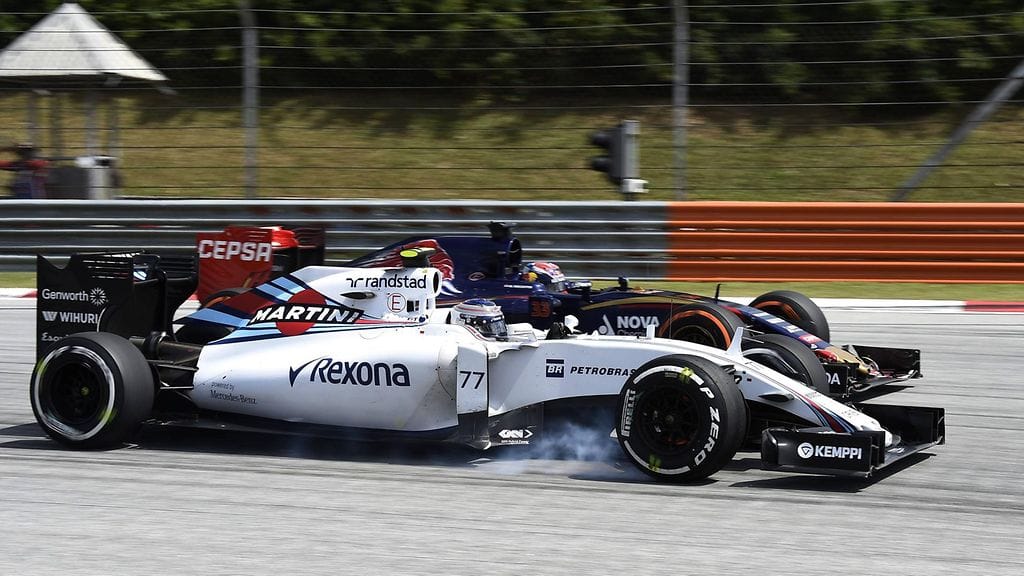 Valtteri Bottas ja Max Verstappen taistelussa viime kaudella.