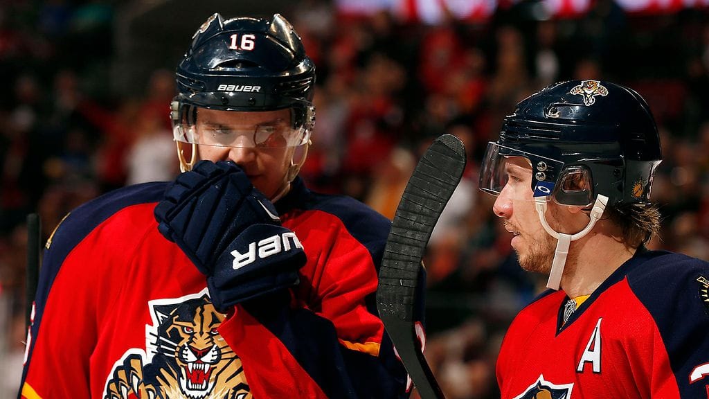 Aleksander Barkovin ja Jussi Jokisen kausi jatkuu pudotuspeleissä.