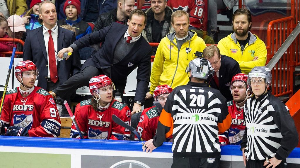 HIFK:n päävalmentaja Antti Törmänen kävi kuumana tuomareille.