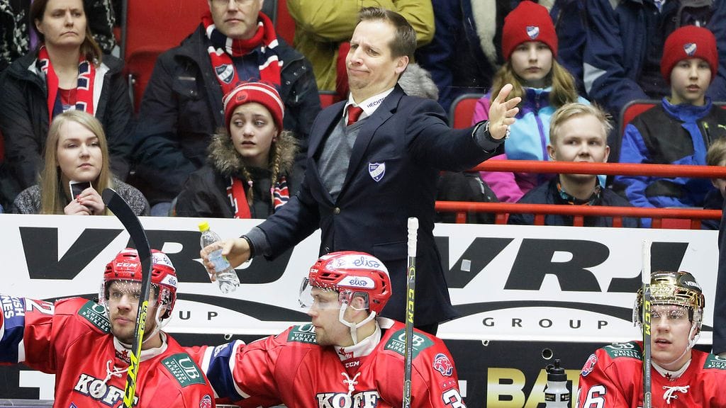 HIFK:n päävalmentaja Antti Törmänen kävi lämpöisenä.