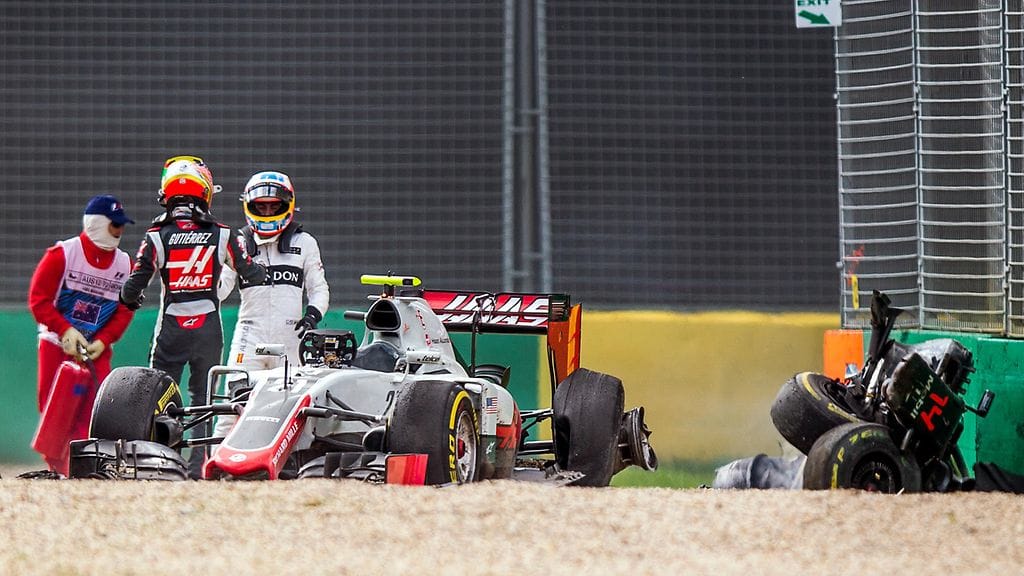 Esteban Gutierrez ja Fernando Alonso kokivat pelottavia hetkiä Melbournessa.