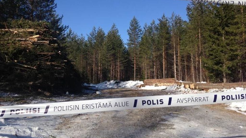 Petäjävedellä Keski-Suomessa maaliskuussa mies poliisin luotiin. Poliisin mukaan tilanne kärjistyi, kun poliisi yritti neuvotella autossa istuneen aseistautuneen miehen kanssa. Kuva: Mimmi Ahonen.
