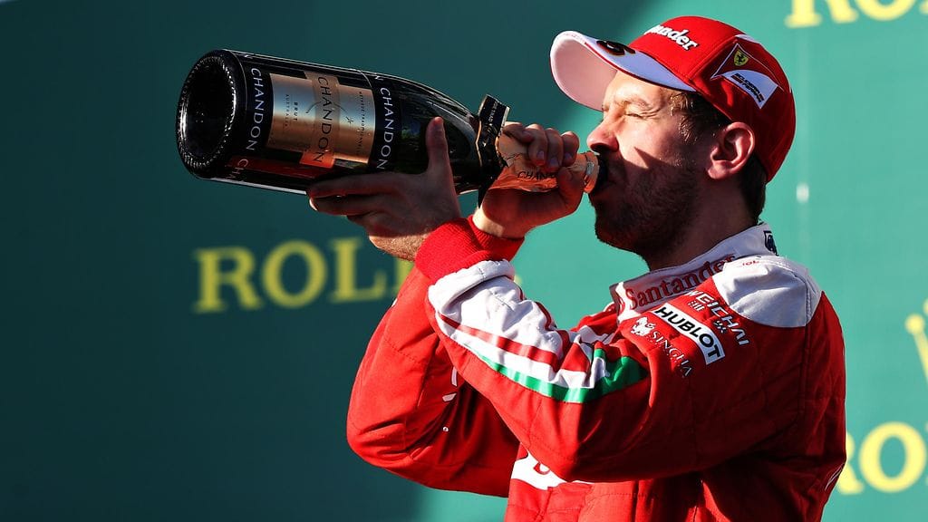 Sebastian Vettel pääsi nauttimaan kuohujuomaa kauden avauskisassa.