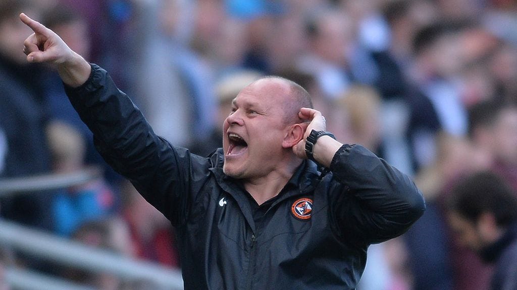 Mixu Paatelainen elehti näin Dundee-faneille.