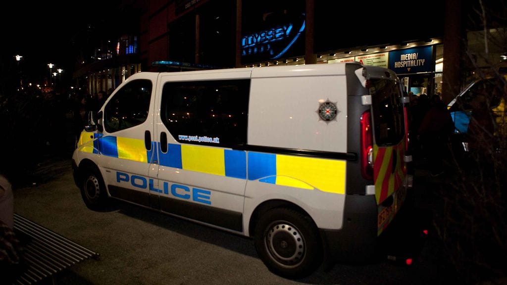 Viisi ihmistä kuoli Irlannissa, kun auto putosi veteen. Kuvituskuva.