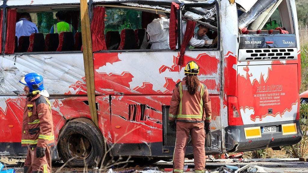 Useita loukkaantuneita on yhä kriittisessä tilassa tuhoisan bussionnettomuuden jälkeen.