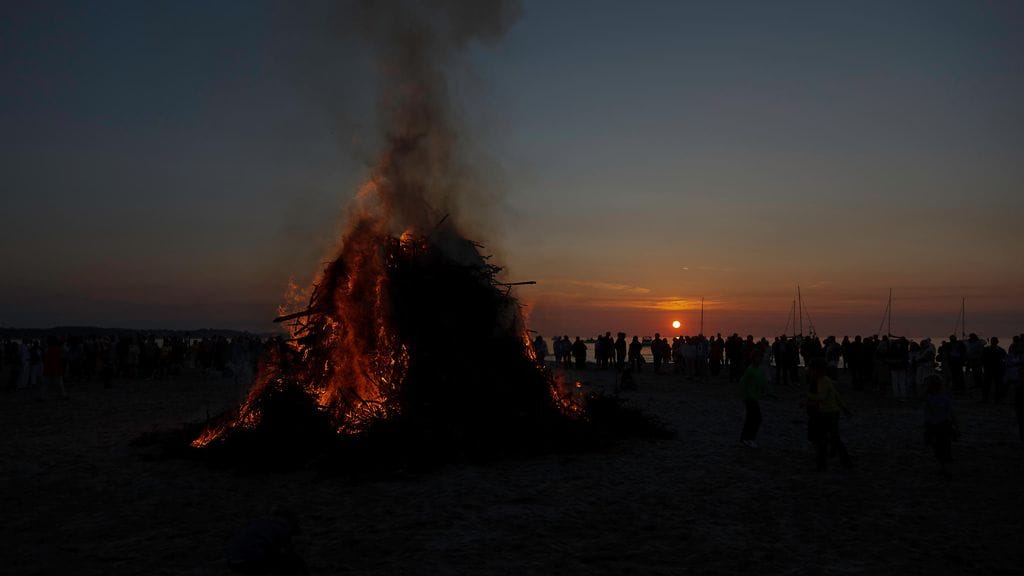 Kaikki eivät tyytyneen viettämään juhannusta kokkojen äärellä tai omassa rauhassa. Poliisi yhytti pyhinä muun muassa lukuisia rattijuoppoja ja näpistelijöitä.