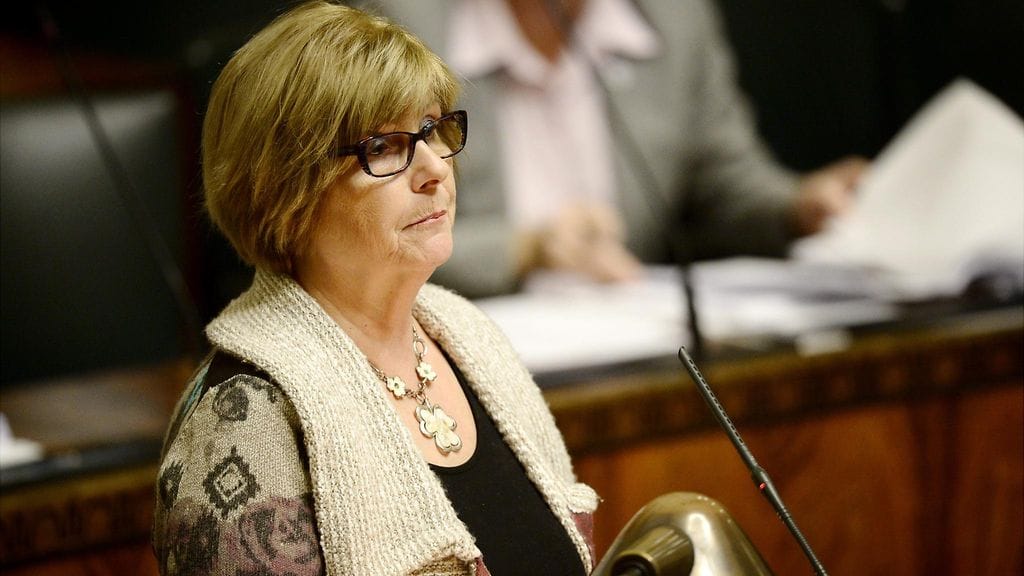 Perussuomalaisen kansanedustajan Lea Mäkipään mukaan päätös avustajan jatkosta tehdään huhtikuun alussa.