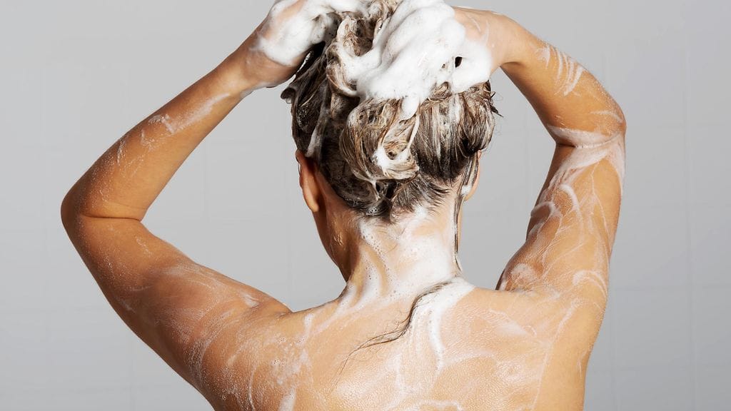 Shampoo voi poistaa päänahasta luonnollisia öljyjä ja tehdä hiuksistasi kuivat.