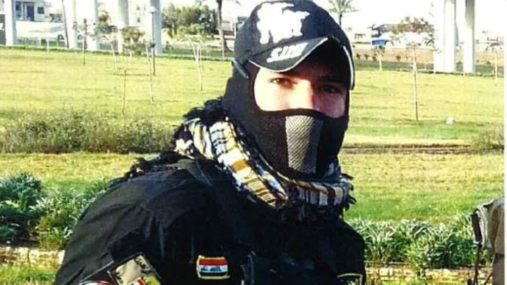 Sotarikoksen käsittely alkoi 22. maaliskuuta Kanta-Hämeen käräjäoikeudessa. Rikoksesta epäillään 23-vuotiasta irakilaismiestä. Ylläolevan kuvan hän julkaisi Facebook-sivuillaan.