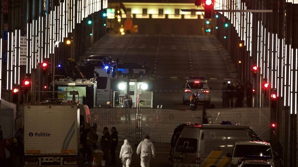 Viranomaisia työssään Brysselissä.