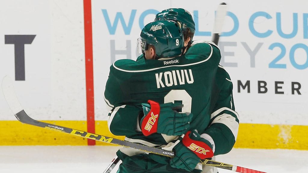 Mikko Koivu juhlimassa maaliaan