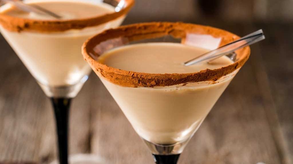 Maitopohjaiset liköörit on säilytettävä jääkaapissa.