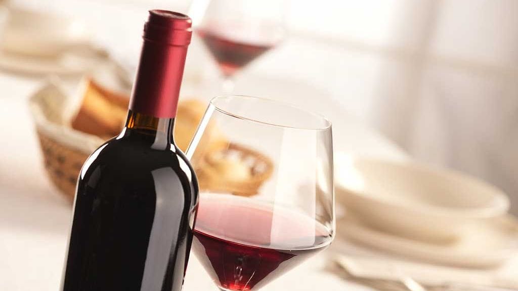 Jos viinistä jää jäljelle puolet, kaada loppu pienempään pulloon ja laita jääkaappiin odottamaan seuraavaa käyttökertaa.