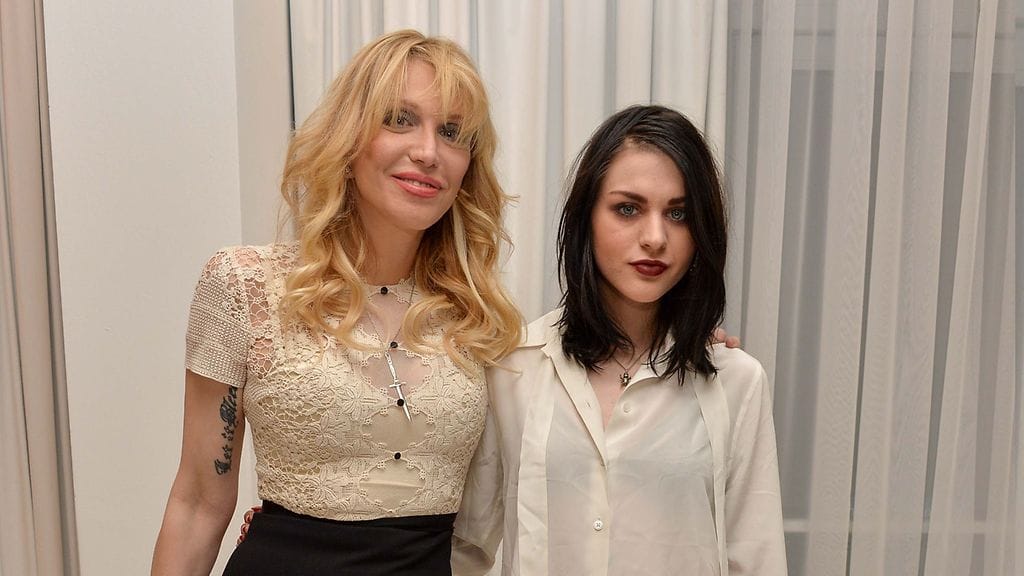 Courtney Love (vas,) ja Francis Bean Cobain.