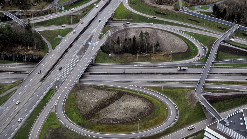 Kehä I:n ja Turun moottoritien (alempi) risteys ilmakuvassa perjantaina 30. joulukuuta 2011 Espoossa.
