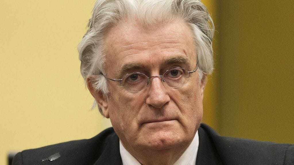 70-vuotias Radovan Karadzic oikeudessa 24. maaliskuuta 2016.