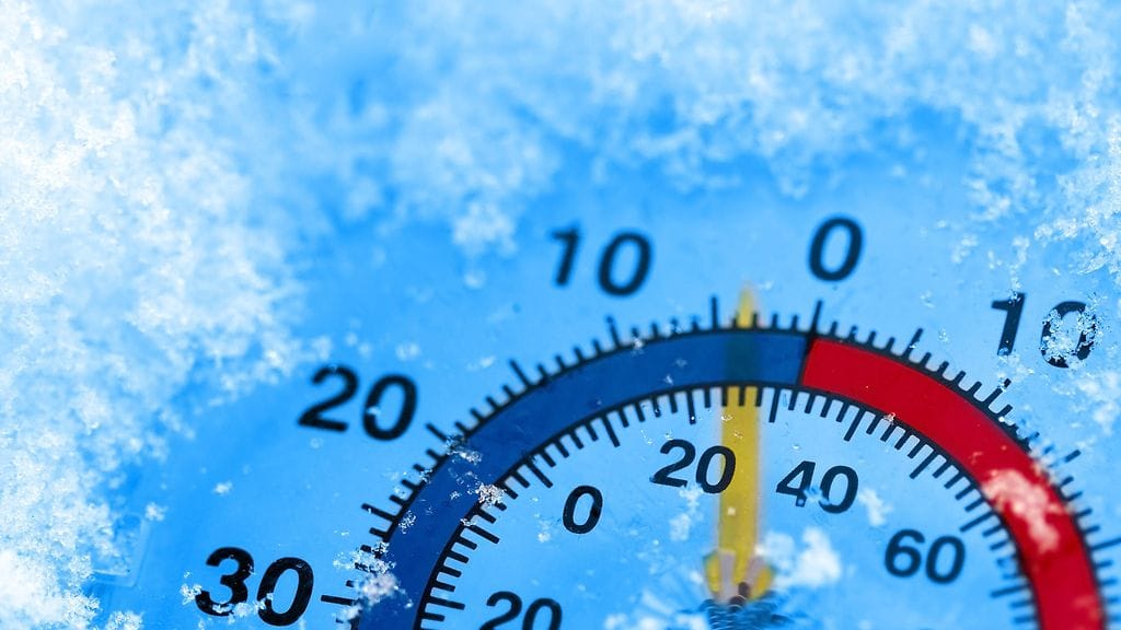 Jos kotona on kylmä, kannattaa seurata lämpömittarin lukemaa.