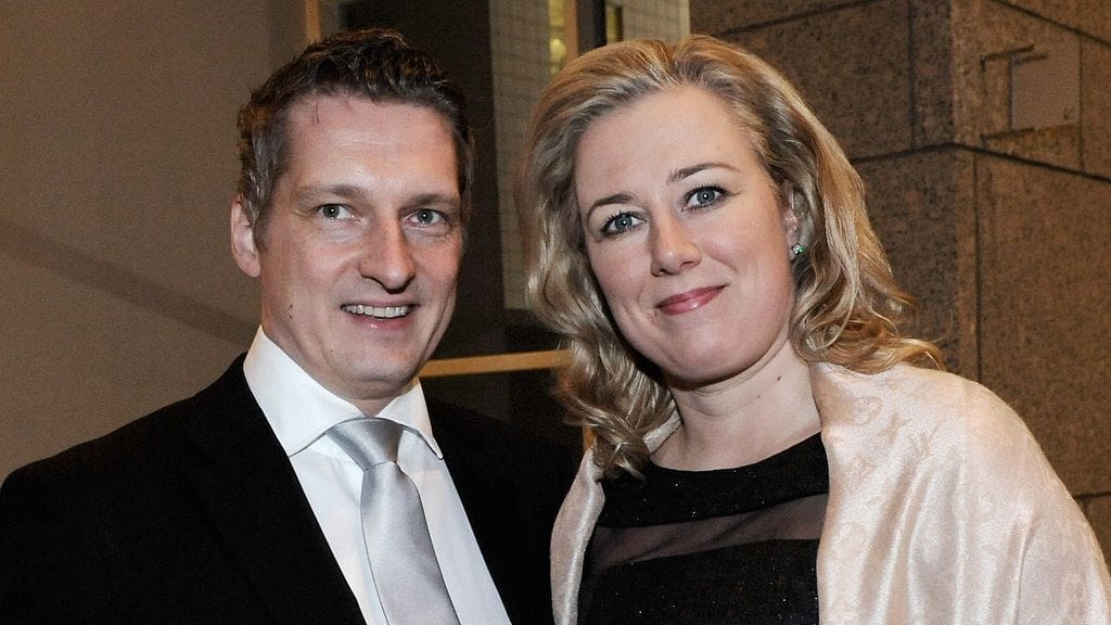 Juha Mustonen ja Jutta Urpilainen adoptoivat pojan Kolumbiasta.