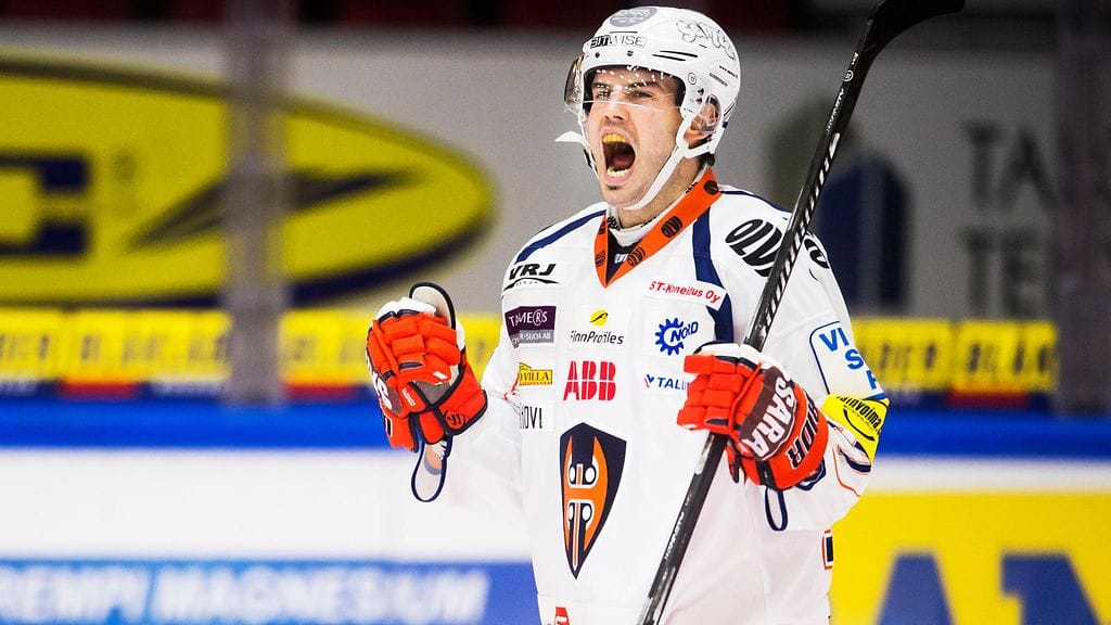 Stephen Dixon ajettiin suihkuun torstaina.