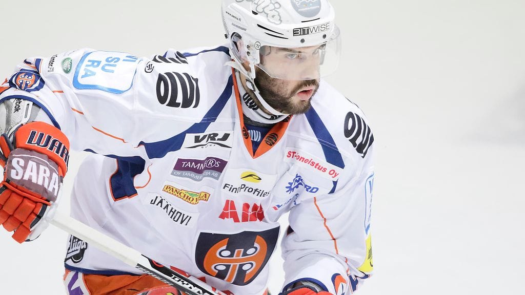 Stephen Dixon saa pelata lauantaina viidennessä puolivälieräkoitoksessa Lukkoa vastaan.