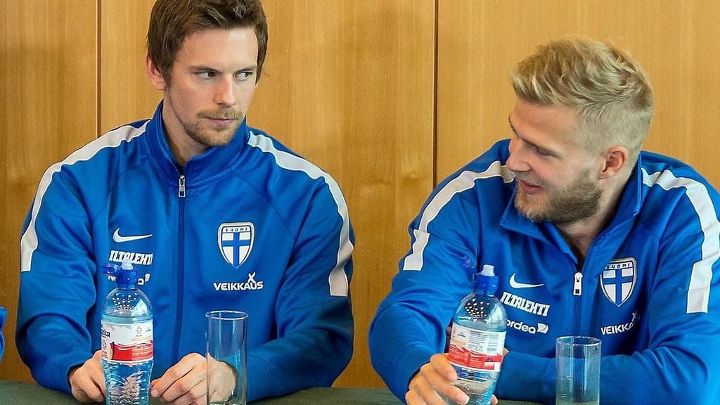 Kasper Hämäläinen ja Paulus Arajuuri Suomen lehdistötilaisuudessa.