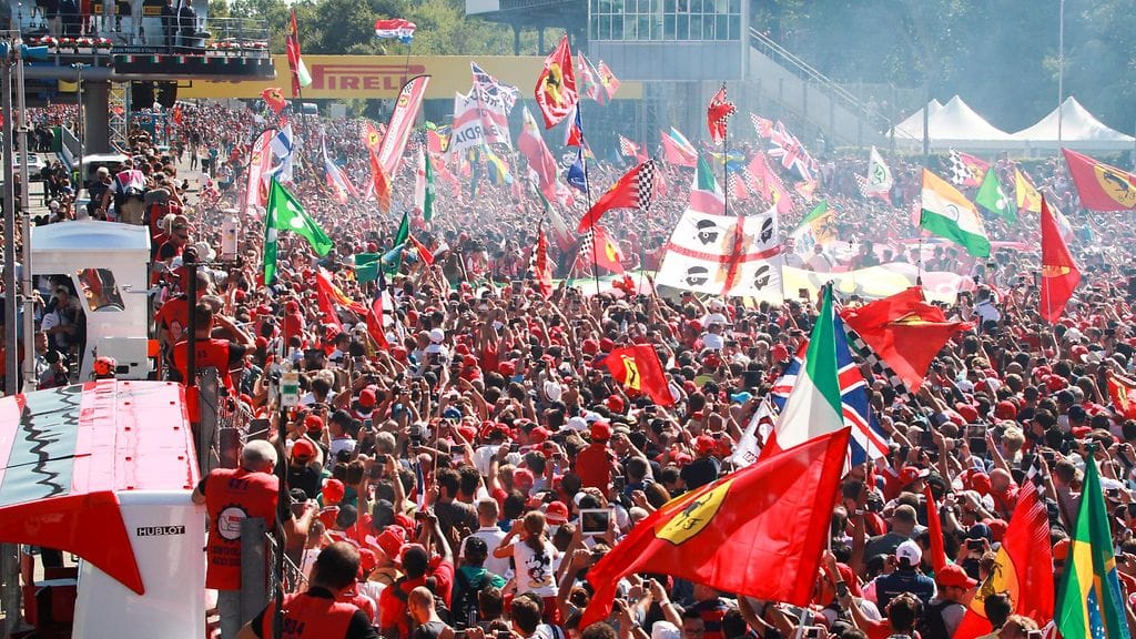 Monzassa nähdään aina paljon Ferrari-faneja.