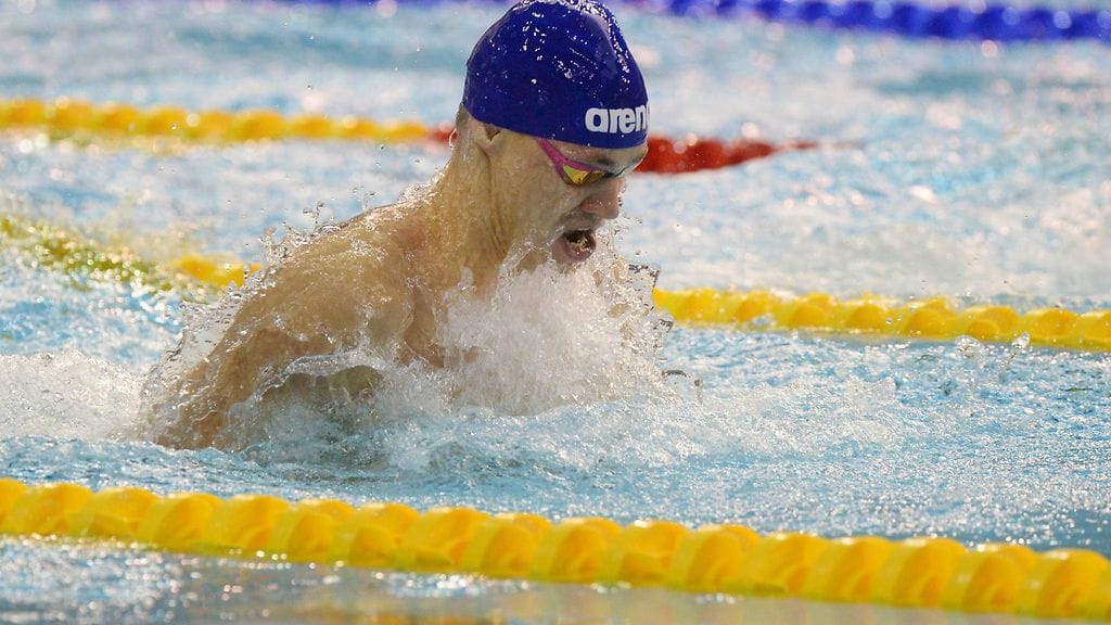 Ari-Pekka Liukkonen kauhoi maanantaina mestariksi 100 metrin rintauinnissa.