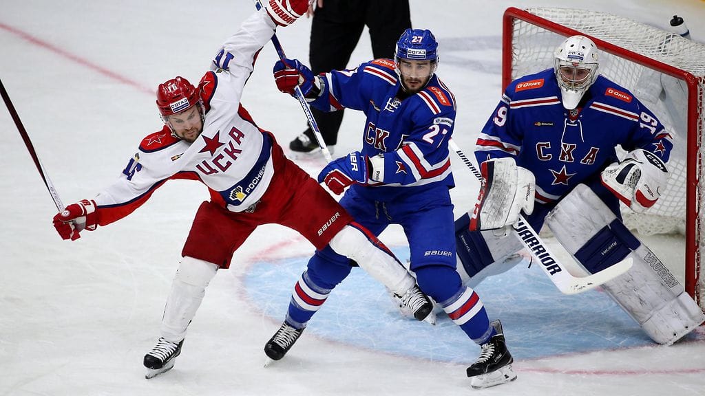 Maalivahti Mikko Koskisen (oik.) edustama Pietarin SKA taipui Moskovan TsSKA:lle otteluvoitoin 0-4.