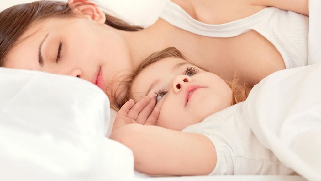 Tutkimuksen tulosten mukaan huonosti nukkuvat vanhemmat kokevat lapsensa unen huonommaksi kuin vanhemmat, jotka nukkuvat hyvin.