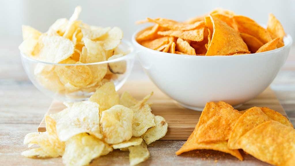 Keskittyminen rouskuviin ääniin voi saada syömään vähemmän.