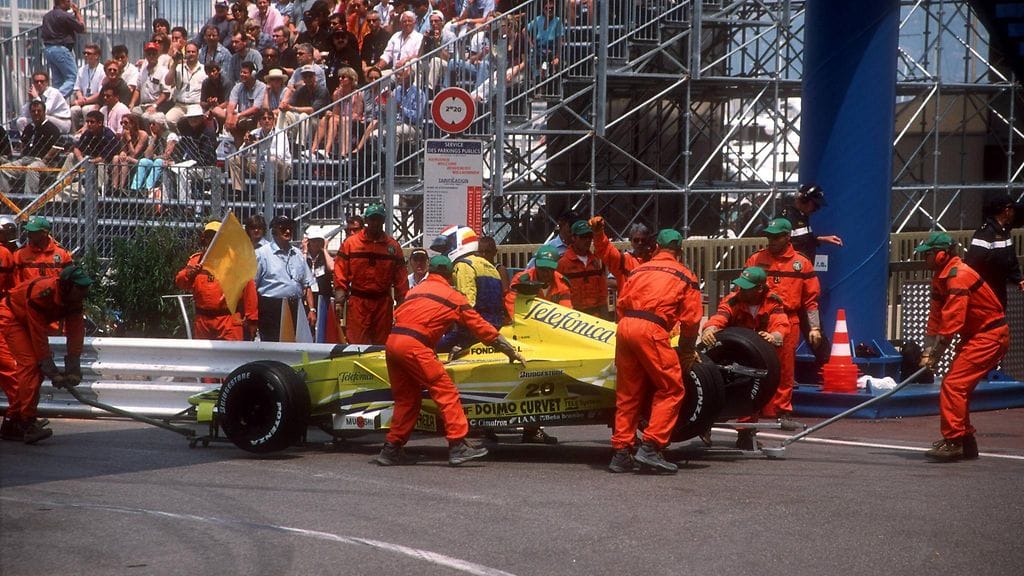 Toimitsijat Marc Genen Minardin kimpussa Monacossa 2000.